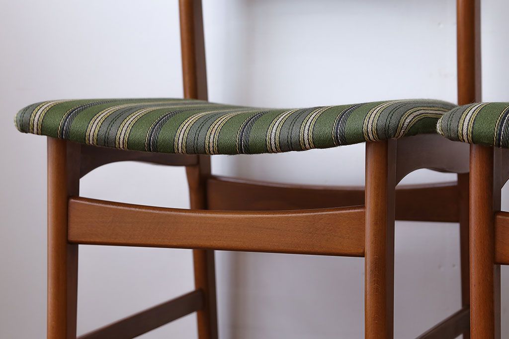 ヴィンテージ家具　北欧ビンテージ　チーク材のシンプルでおしゃれなダイニングチェア2脚セット