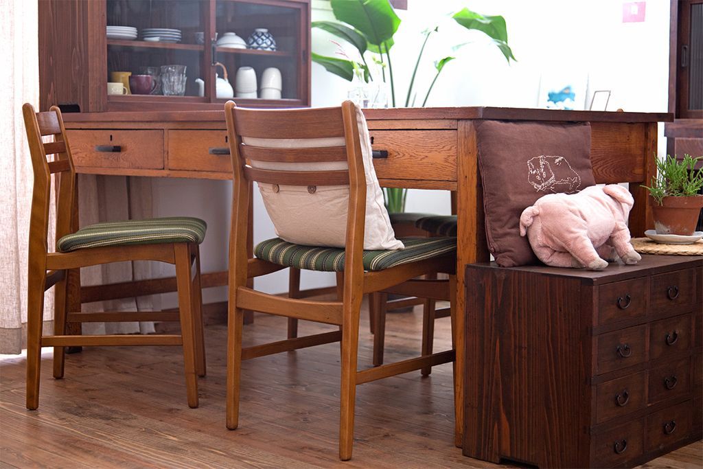 ヴィンテージ家具　北欧ビンテージ　チーク材のシンプルでおしゃれなダイニングチェア(1)