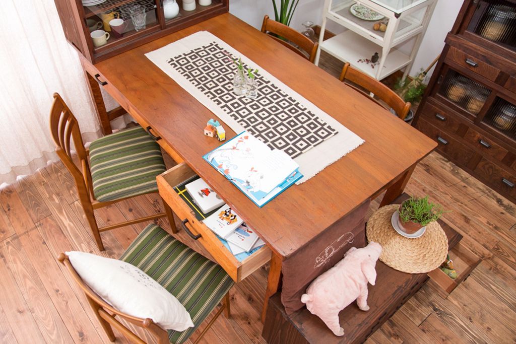 ヴィンテージ家具　北欧ビンテージ　チーク材のシンプルでおしゃれなダイニングチェア(1)