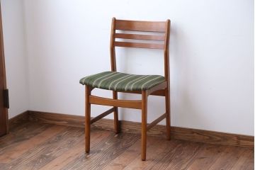 ヴィンテージ家具　北欧ビンテージ　チーク材のシンプルでおしゃれなダイニングチェア(1)