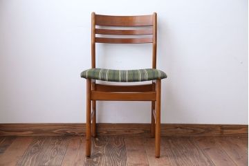 ヴィンテージ家具　北欧ビンテージ　チーク材のシンプルでおしゃれなダイニングチェア(1)
