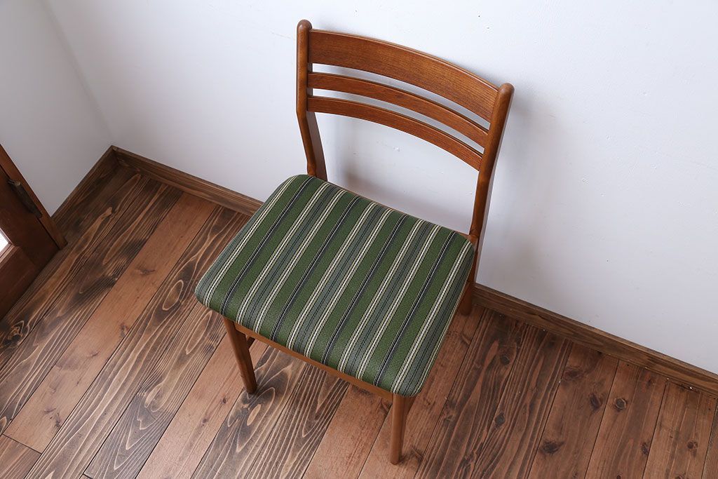 ヴィンテージ家具　北欧ビンテージ　チーク材のシンプルでおしゃれなダイニングチェア(1)