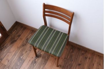 ヴィンテージ家具　北欧ビンテージ　チーク材のシンプルでおしゃれなダイニングチェア(1)
