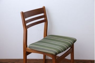 ヴィンテージ家具　北欧ビンテージ　チーク材のシンプルでおしゃれなダイニングチェア(1)