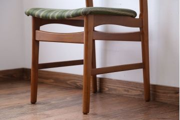 ヴィンテージ家具　北欧ビンテージ　チーク材のシンプルでおしゃれなダイニングチェア(1)