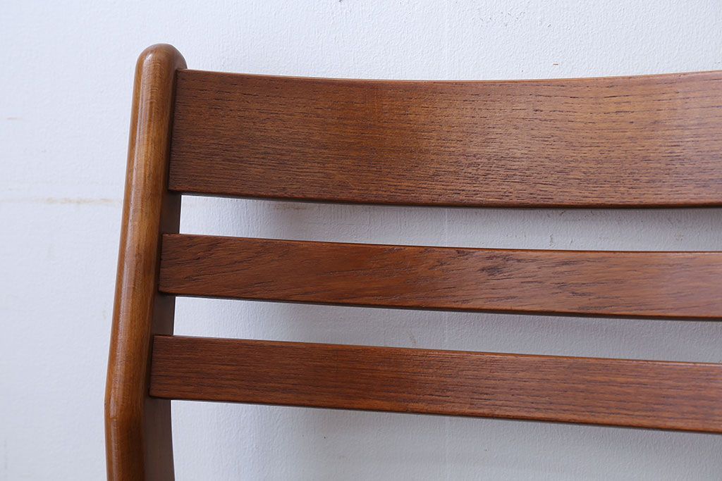 ヴィンテージ家具　北欧ビンテージ　チーク材のシンプルでおしゃれなダイニングチェア(1)