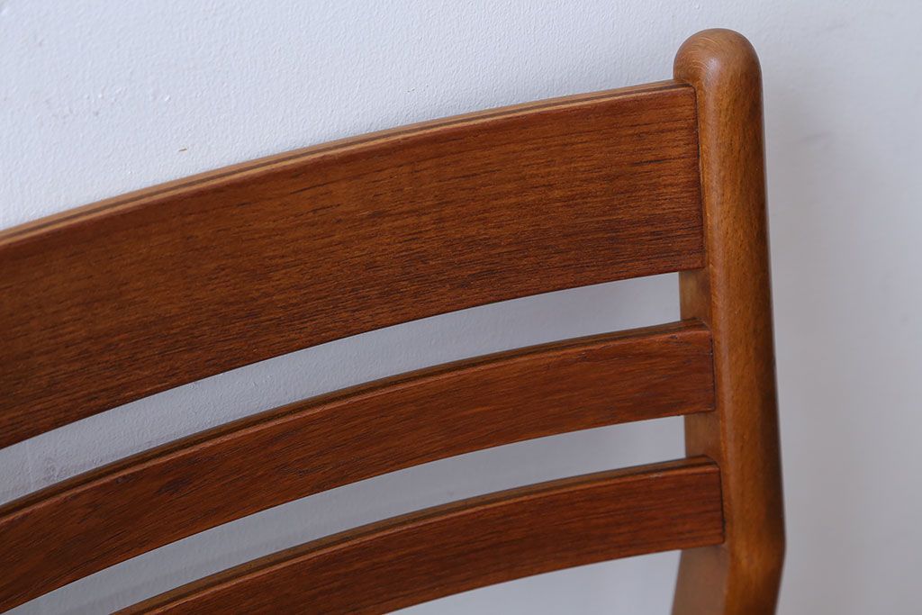 ヴィンテージ家具　北欧ビンテージ　チーク材のシンプルでおしゃれなダイニングチェア(1)