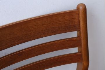ヴィンテージ家具　北欧ビンテージ　チーク材のシンプルでおしゃれなダイニングチェア(1)