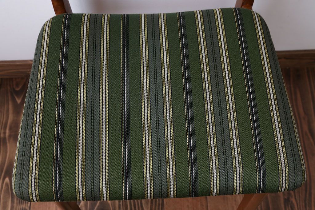 ヴィンテージ家具　北欧ビンテージ　チーク材のシンプルでおしゃれなダイニングチェア(1)