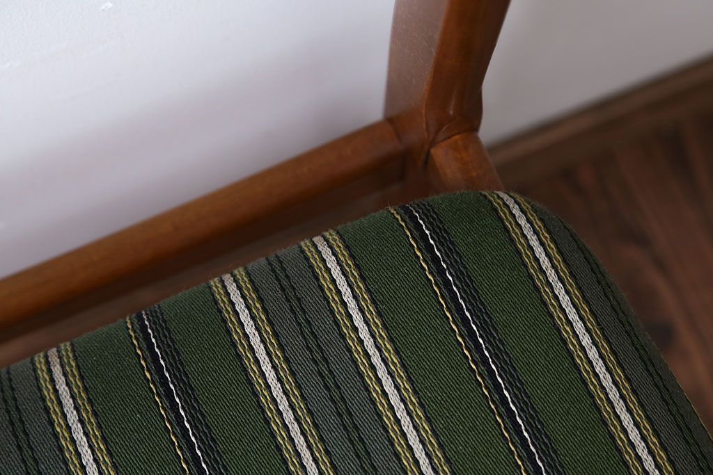 ヴィンテージ家具　北欧ビンテージ　チーク材のシンプルでおしゃれなダイニングチェア(1)