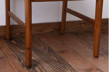 ヴィンテージ家具　北欧ビンテージ　チーク材のシンプルでおしゃれなダイニングチェア(1)