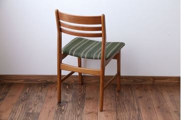 ヴィンテージ家具　北欧ビンテージ　チーク材のシンプルでおしゃれなダイニングチェア(1)