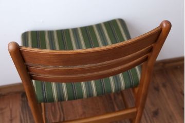 ヴィンテージ家具　北欧ビンテージ　チーク材のシンプルでおしゃれなダイニングチェア(1)