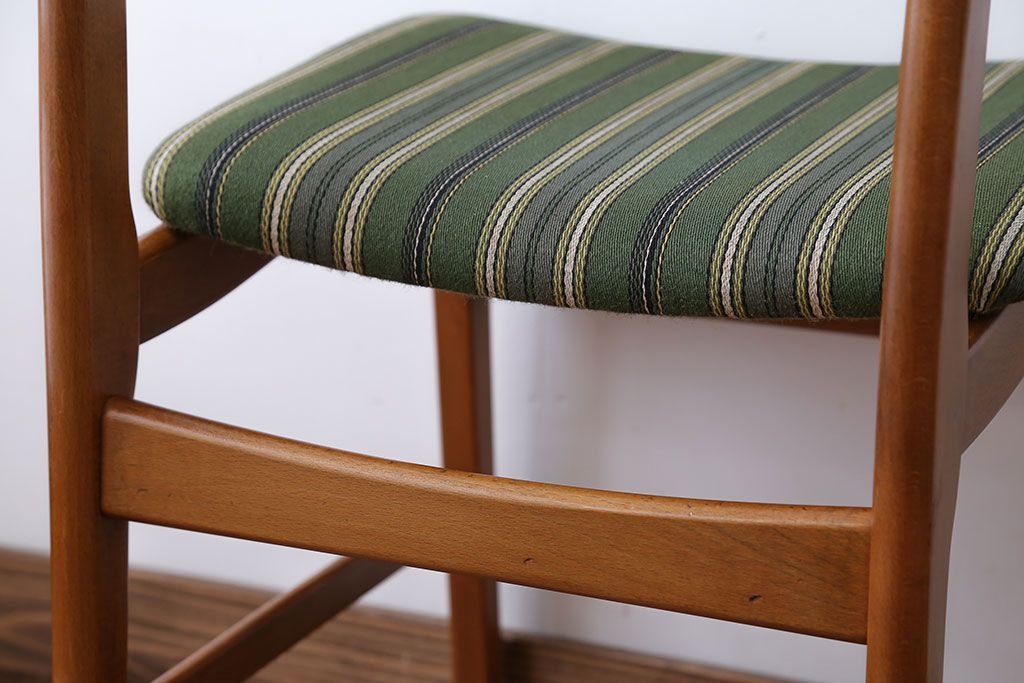 ヴィンテージ家具　北欧ビンテージ　チーク材のシンプルでおしゃれなダイニングチェア(1)