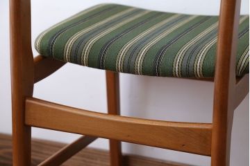 ヴィンテージ家具　北欧ビンテージ　チーク材のシンプルでおしゃれなダイニングチェア(1)