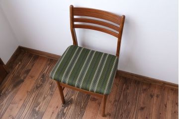 ヴィンテージ家具　北欧ビンテージ　チーク材のシンプルでおしゃれなダイニングチェア(2)