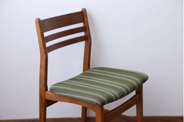 ヴィンテージ家具　北欧ビンテージ　チーク材のシンプルでおしゃれなダイニングチェア(2)