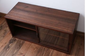 アンティーク家具　アンティーク　古い木のガラス引き戸飾り棚