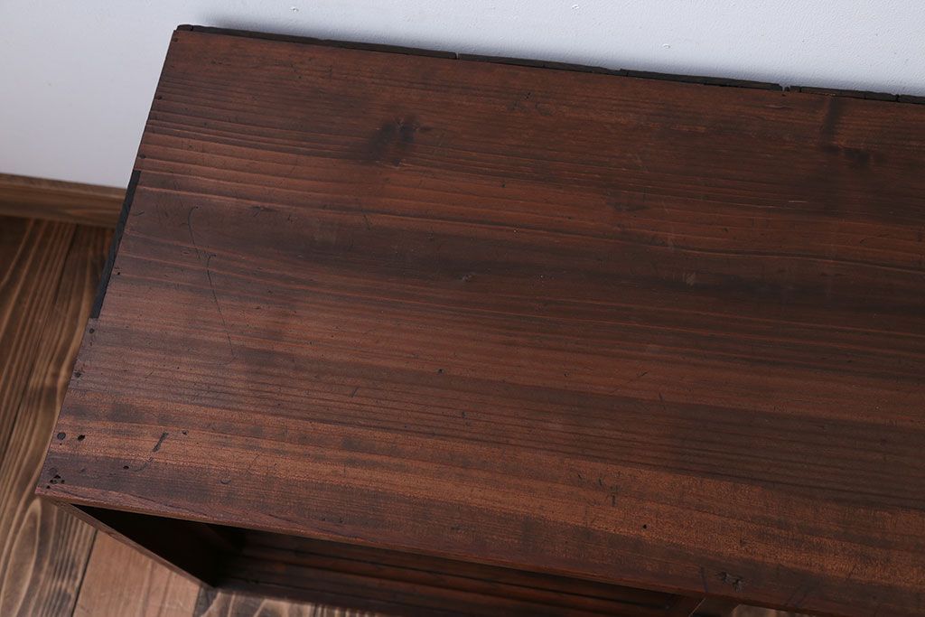 アンティーク家具　アンティーク　古い木のガラス引き戸飾り棚