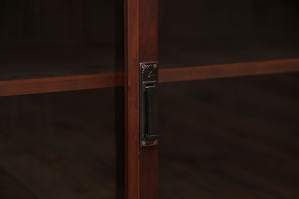 アンティーク家具　アンティーク　古い木のガラス引き戸飾り棚