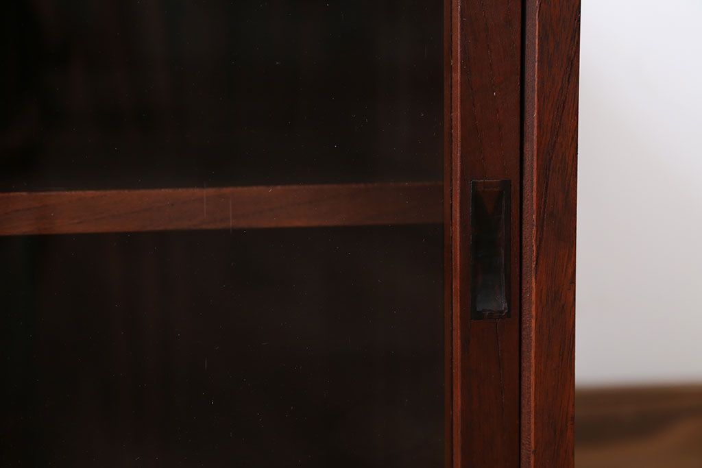 アンティーク家具　アンティーク　古い木のガラス引き戸飾り棚