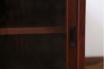 アンティーク家具　アンティーク　古い木のガラス引き戸飾り棚