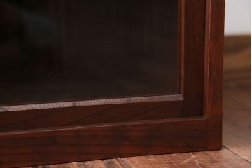 アンティーク家具　アンティーク　古い木のガラス引き戸飾り棚