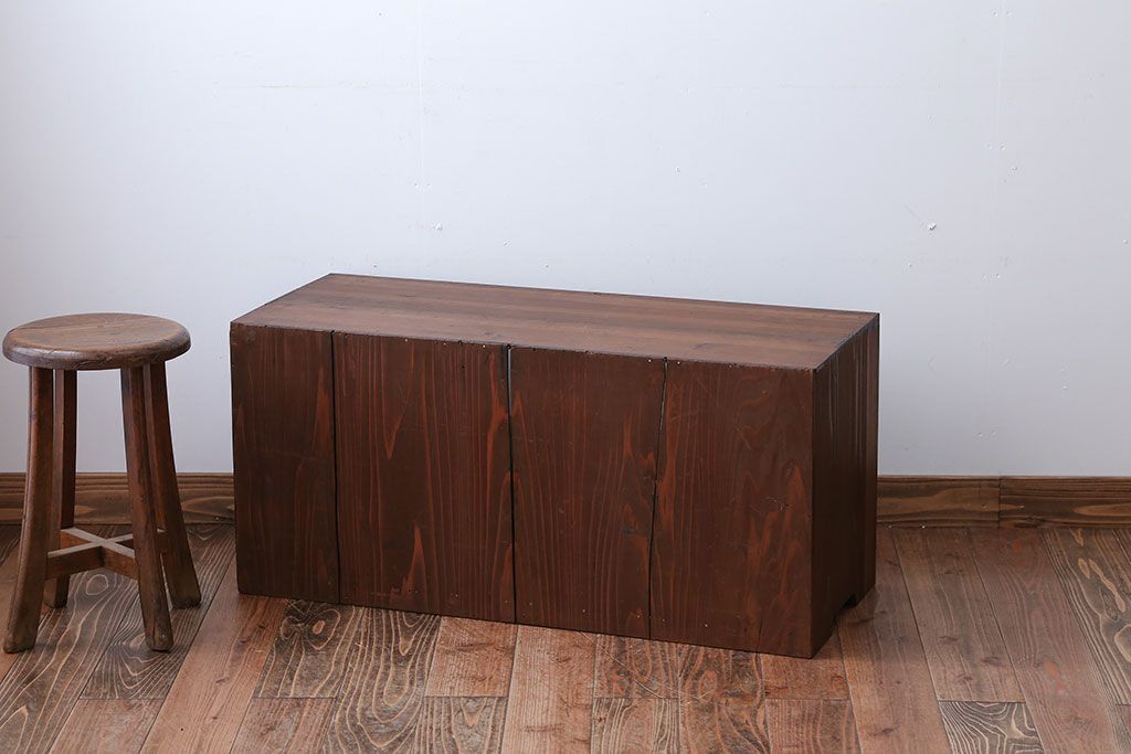 アンティーク家具　アンティーク　古い木のガラス引き戸飾り棚