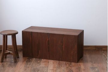 アンティーク家具　アンティーク　古い木のガラス引き戸飾り棚