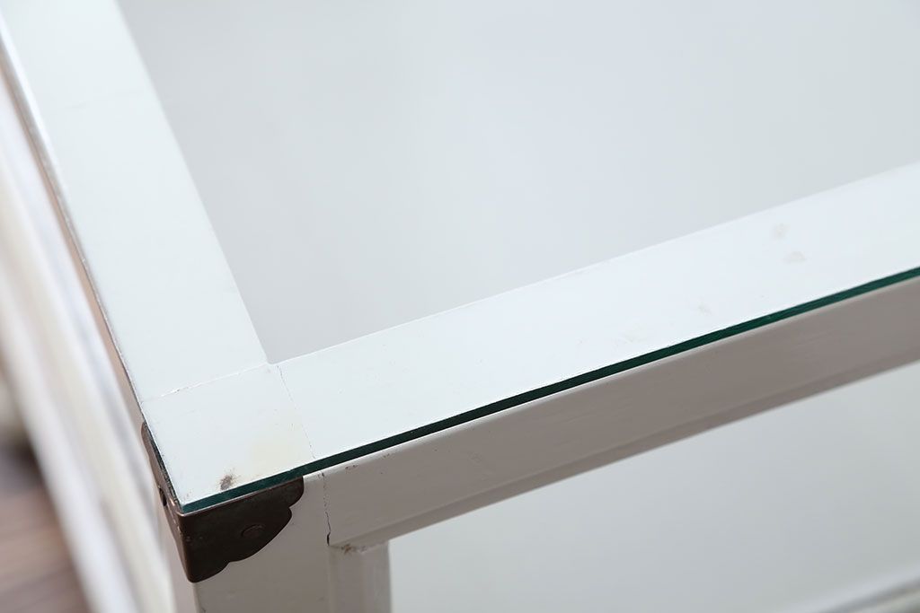 アンティーク家具　アンティーク　飾り棚付きペイントガラスケース