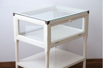 アンティーク家具　アンティーク　飾り棚付きペイントガラスケース