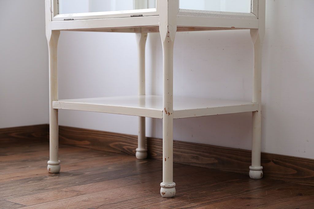 アンティーク家具　アンティーク　飾り棚付きペイントガラスケース