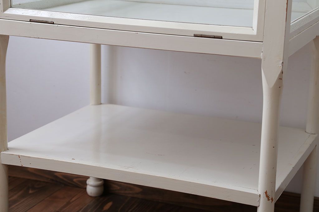 アンティーク家具　アンティーク　飾り棚付きペイントガラスケース