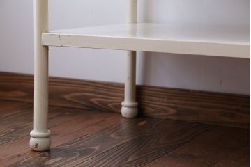 アンティーク家具　アンティーク　飾り棚付きペイントガラスケース