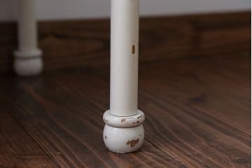 アンティーク家具　アンティーク　飾り棚付きペイントガラスケース