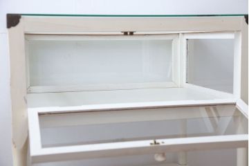 アンティーク家具　アンティーク　飾り棚付きペイントガラスケース