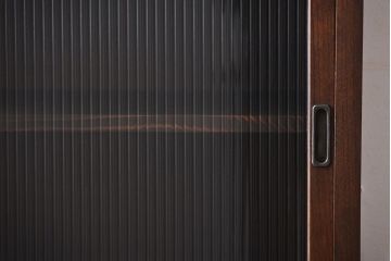 アンティーク家具　アンティーク　モールガラス入り!古い木製の縦型重ね収納棚