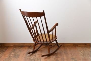 中古　シンプルでおしゃれなロッキングチェア
