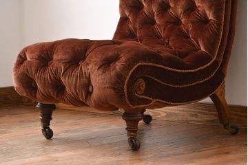 アンティーク家具　イギリスアンティーク　高級感あふれるシックな1人掛けソファ