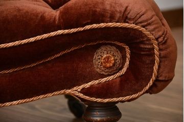 アンティーク家具　イギリスアンティーク　高級感あふれるシックな1人掛けソファ