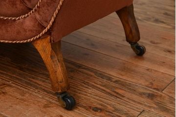 アンティーク家具　イギリスアンティーク　高級感あふれるシックな1人掛けソファ