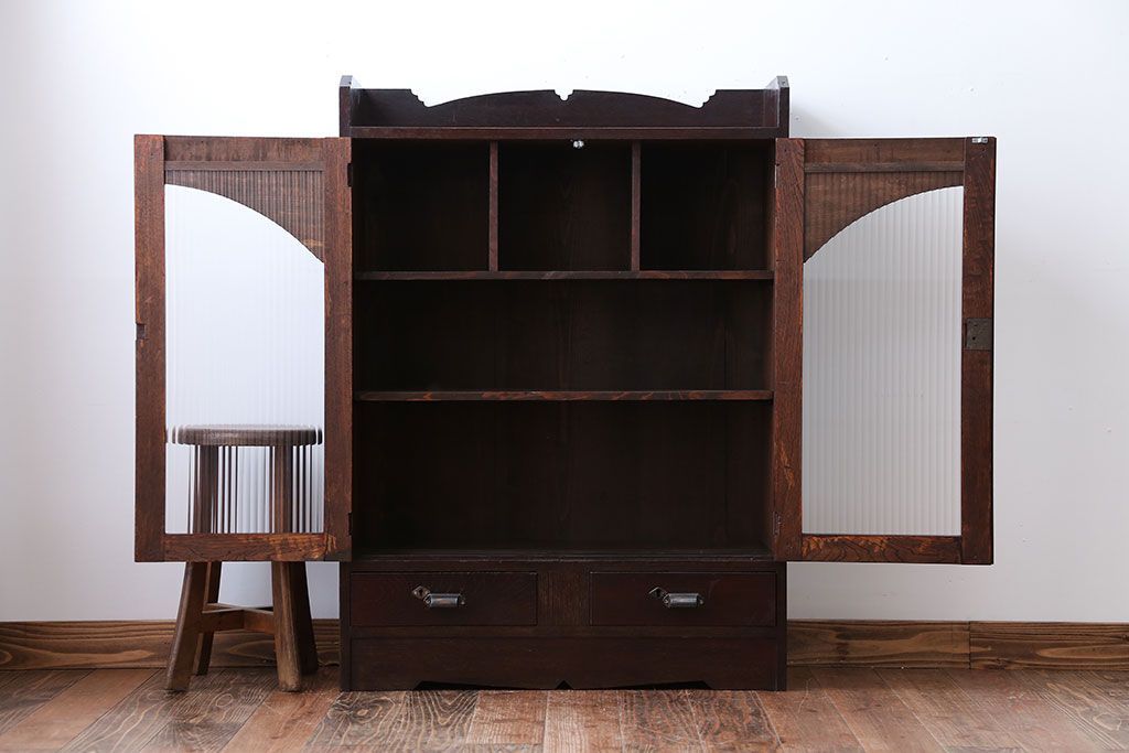 アンティーク家具　アンティーク　古い木製のモールガラス入り本箱