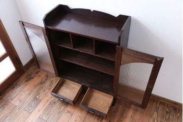 アンティーク家具　アンティーク　古い木製のモールガラス入り本箱