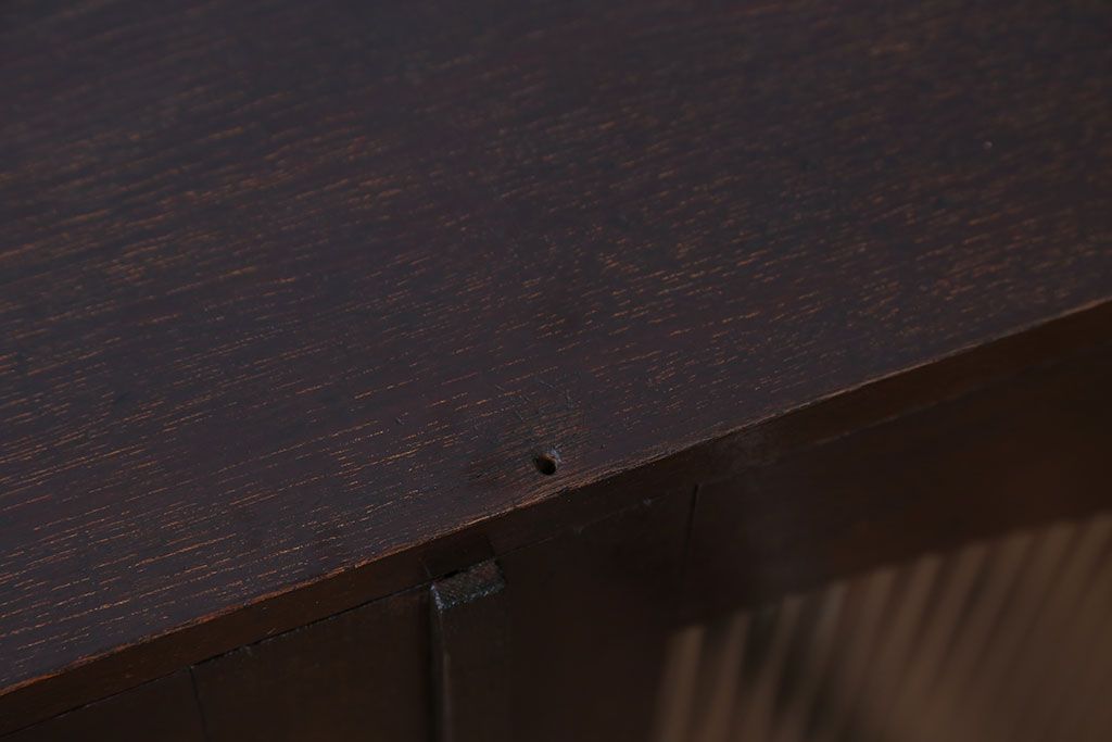 アンティーク家具　アンティーク　古い木製のモールガラス入り本箱