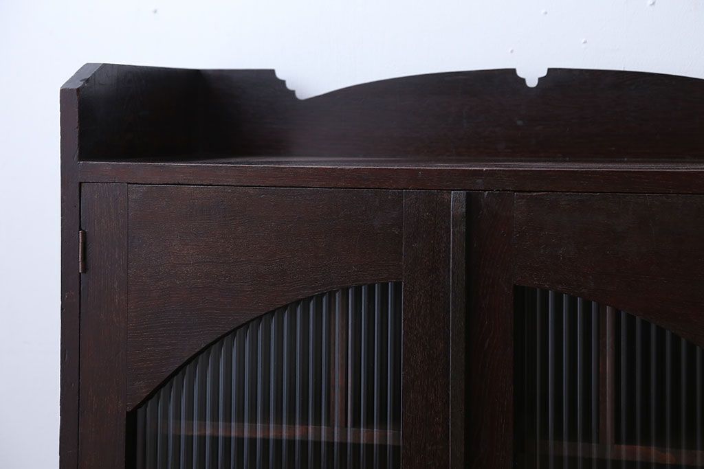 アンティーク家具　アンティーク　古い木製のモールガラス入り本箱