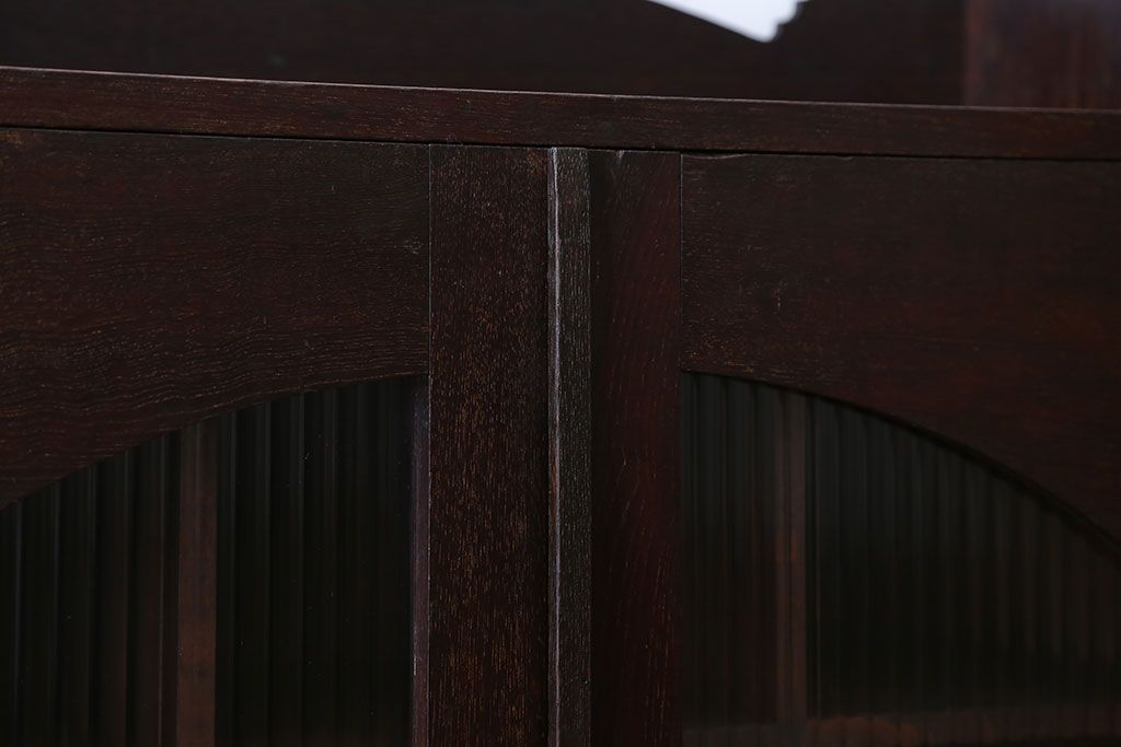 アンティーク家具　アンティーク　古い木製のモールガラス入り本箱