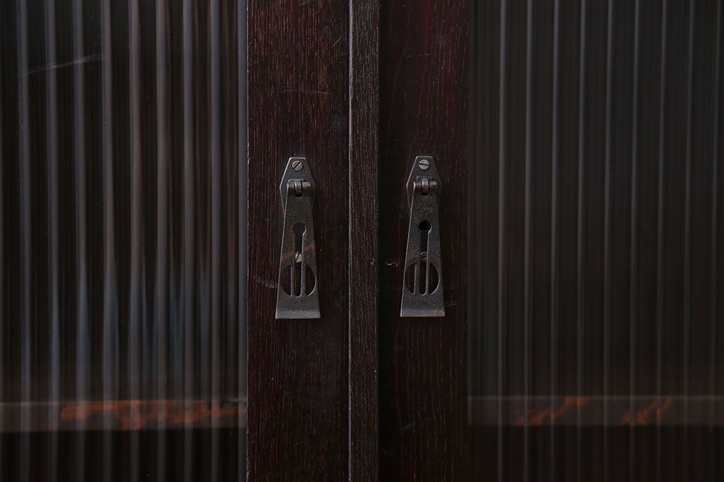 アンティーク家具　アンティーク　古い木製のモールガラス入り本箱