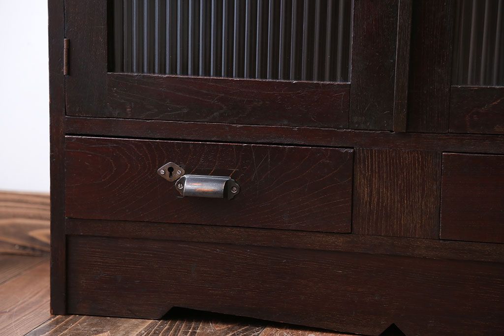 アンティーク家具　アンティーク　古い木製のモールガラス入り本箱