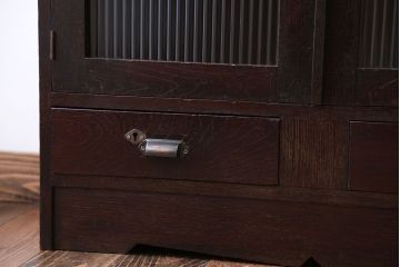 アンティーク家具　アンティーク　古い木製のモールガラス入り本箱