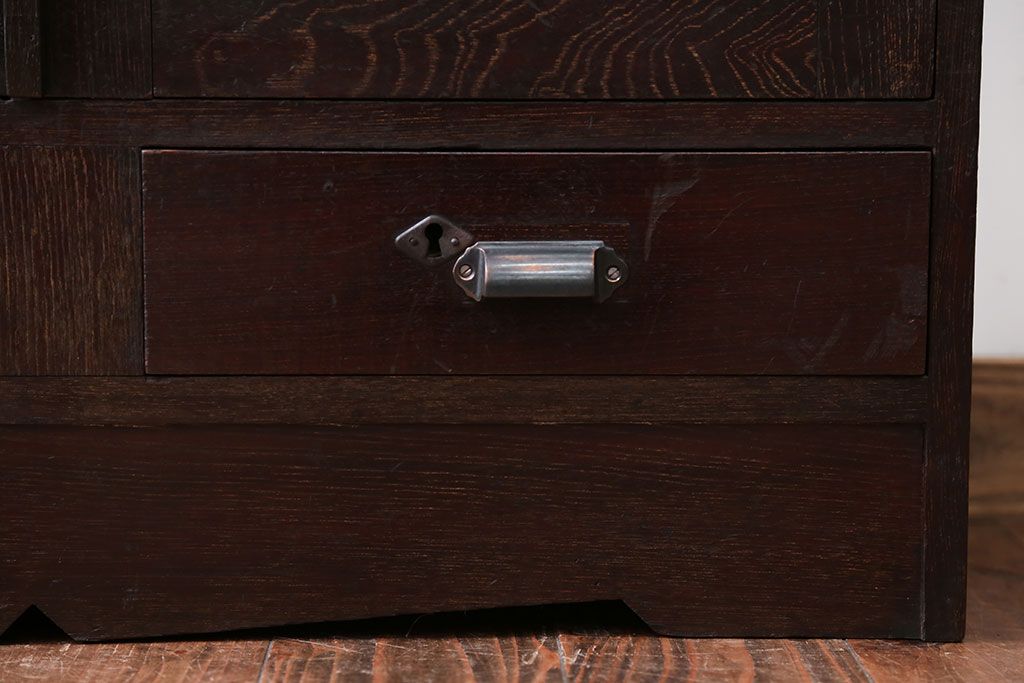 アンティーク家具　アンティーク　古い木製のモールガラス入り本箱